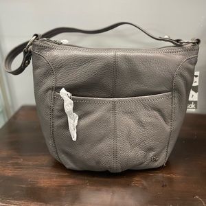 COPY - The SAK Iris Leather Large Hobo Fabric Type
100% Leather; Trim: 100% Pol…